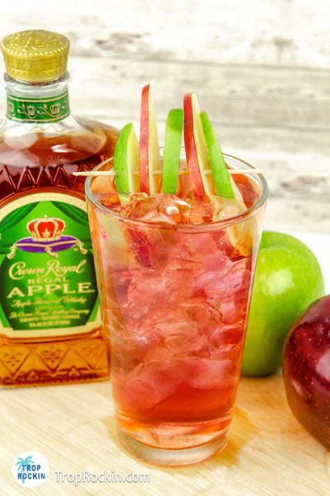 Green Apple Crown Drinks, Apple Crown Drinks Recipes, Apple Crown Royal Recipes, Crown Apple Drinks, Apple Drinks Alcohol, Apple Crown Royal Drinks, Washington Apple Drink, Apple Crown Drinks, Green Apple Martini Recipe