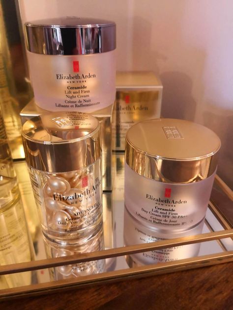 Elizabeth Arden Skincare, Elizabeth Arden Capsules, Elizabeth Arden Perfume, Expensive Perfume, Moisturizing Face Cream, Acrylic Nail Set, Makeup To Buy, Elizabeth Arden, Luxury Skincare