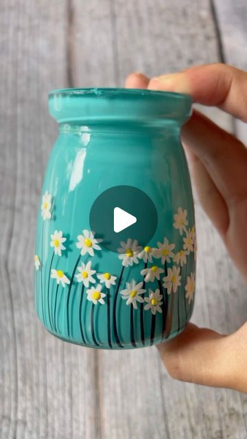 Acrylic Painting On Glass Jars, Painting Glass Bottles Acrylic, Glass Pot Painting, Acrylic Painting On Glass Bottles, Glass Bottles Art Paint, Glass Bottles Painting, Glass Painting Designs For Beginners, Glass Painting Acrylic, Glass Jar Painting