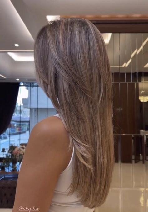 Rambut Brunette, Blonde Hair Transformations, Brown Hair Inspo, Brunette Hair With Highlights, Long Hair Color, Brown Hair Balayage, Blonde Hair Inspiration, Hair Stylies, Haircuts Straight Hair