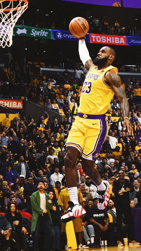 Lebron James Wallpapers Lakers, Retro Lebron Wallpaper, Nba Wallpapers Aesthetic Lebron, Lebron James Dunking Wallpaper, Lebron James Nike, Lebron James Desktop Wallpaper, Nba Legends Art, Lebron James Wallpapers, King Lebron James