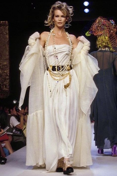 Chanel Fashion Runway Aesthetic, Runway Aesthetic, 90s Runway, Chanel Runway, 90s Runway Fashion, Runway Fashion Couture, Vintage Runway, Mode Chanel, Runway Outfits