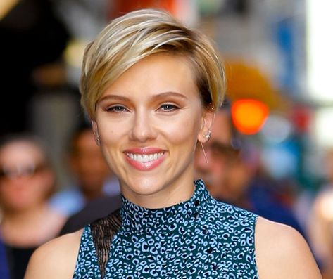 scarlett johannsen hair Haircuts For Round Face Shape, Heart Shaped Faces, Heart Shaped Face, Heart Shaped Face Hairstyles, The Best Haircut, Lazy Fashion, Haircut For Square Face, Edgy Haircuts, Best Haircuts