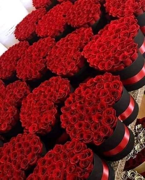 Desi Maria on Twitter: "… " Million Roses, Rosen Box, Flower Box Gift, Box Roses, Rose Images, Flowers Bouquet Gift, Valentines Flowers, Preserved Roses, Kraf Diy