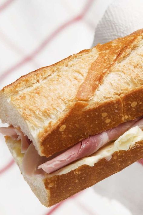 French sandwiches are a thing of glory. Here are 8 classic combinations with baguettes, butter and more to eat the next time you're in France. French Loaf Sandwich Ideas, French Croissant Sandwiches, Baguette Sandwich Ideas Simple, Uses For Baguette, French Baguette Breakfast Ideas, Recipes Using French Baguette, Baguette Sandwich Aesthetic, Raisin Bread Sandwich Ideas, Italian Baguette Sandwich