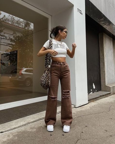 Thalia Ferraz (@evthalia) • Photos et vidéos Instagram Light Brown Jeans Outfit, Brown Jeans Outfit Aesthetic, Light Colored Jeans Outfit, Light Brown Pants Outfit, Aesthetic Brown Outfits, Brown Jeans Outfit, Brown Pants Outfit, Light Color Jeans, Brown Outfits