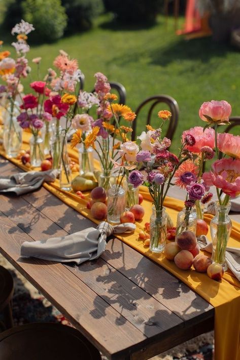 Summer Floral Tablescapes, Bright Colored Centerpieces, Farm Table Place Setting, Wildflower Tablescape, 007 Party, Backyard Engagement, Bebe Shower, Bridal Shower Inspo, Dinner Party Summer