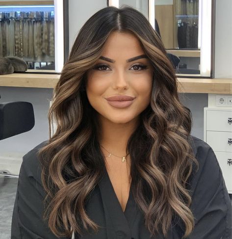 Brown Blonde Dimensional Hair, Latina Balayage, Caramel Hair Balayage, Brown Bayalage Hair, Balayage Black Hair, Sunkissed Hair, Vibrant Hair Color, Balayage Hair Caramel, Rambut Brunette