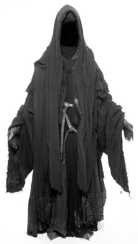 Nazgul!!!  I want to dress up like this to take my finals! Lotr Nazgul, Dementor Costume, Grim Reaper Costume, Lotr Costume, Reaper Costume, 다크 판타지, Fantasias Halloween, Halloween Props, Grim Reaper