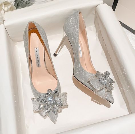 Glittery High Heels, Bridal Sandals Heels, Elegant Shoes Heels, Vintage Shoes Women, Fairy Shoes, Shoes Heels Classy, Fashion Shoes Heels, Cute Shoes Heels, Butterfly Knot