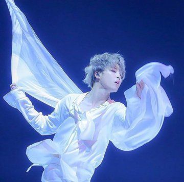 An Angel, So Sweet, Louvre, Angel, Bts, On Twitter, Twitter