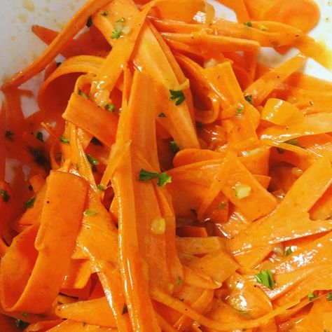 This is probably the best discovery since sliced bread…French carrot salad—taking the regular side dish to a whole new level! It’s easy, it’s cheap and it’s damn good! Not only is it fancy lo… Vegetables Recipes, Sliced Bread, Memorial Weekend, Carrot Salad, French Cooking, Fancy Food, Memorial Day Weekend, Cheap Meals, Side Dishes Easy