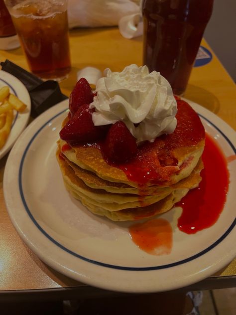 Ihop Strawberry Cheesecake Pancakes, Ihop Pancake Recipe, I Hop Pancake Recipe, Strawberry Cheesecake Pancakes, Pancakes Strawberry, Strawberry Banana Pancakes, Milk Pancakes, Ihop Pancakes, Cheesecake Pancakes