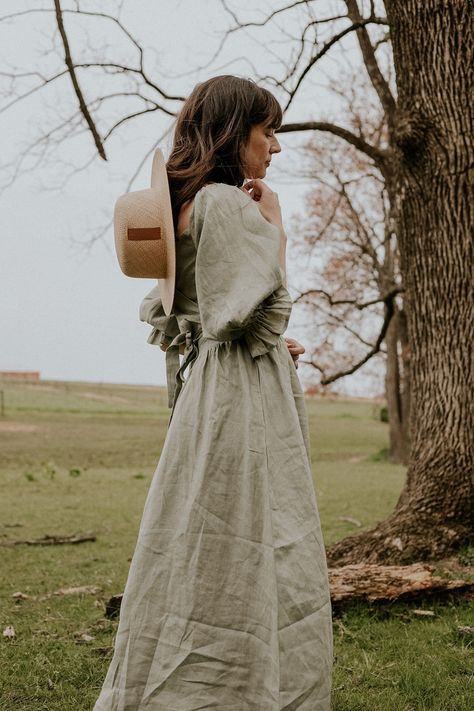 Long Linen Dress Outfit, Puff Sleeves Outfit, Linen Puff Sleeve Dress, Straw Hat Outfit, Woman In Field, Straw Hats Outfit, French Girl Outfits, Harvest Dress, Puff Blouse