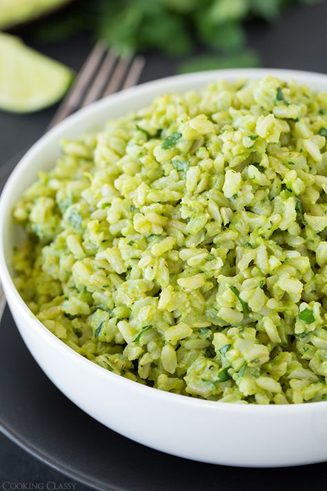 Avocado Cilantro Lime Rice - this rice is AMAZING! So creamy and it tastes like guacamole! Very easy to make and very healthy. Lime Rice, Cilantro Lime Rice, Salad Pasta, Cooked Rice, God Mat, Cooking Classy, Avocado Recipes, Cilantro Lime, Side Recipes