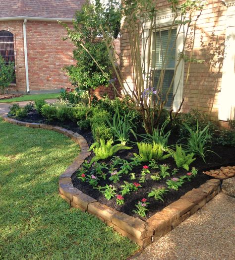 San Antonio Landscape Ideas, Houston Gardening, Yard Steps, Spring Decoration Ideas, Houston Landscaping, Planting Layout, Backyard Decorations, Houston Garden, Texas Landscaping