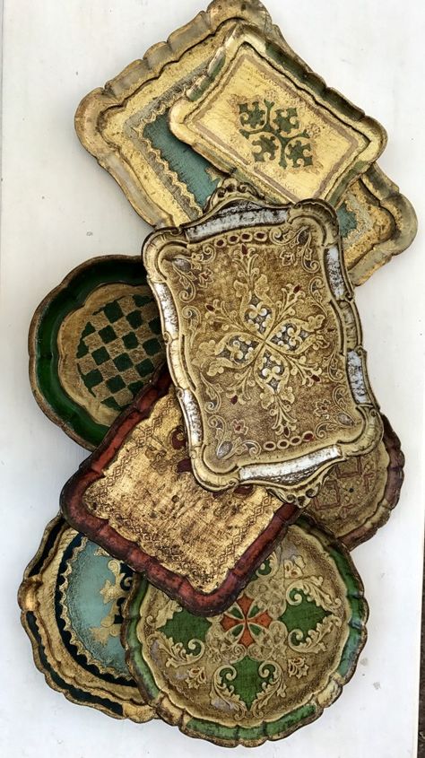 Vintage Trays Decor, Desert Tray, Decoupage Trays, Vintage Italian Style, Venetian Furniture, Vintage Metal Trays, Vintage Desert, Silver Platters, Decoupage Tray