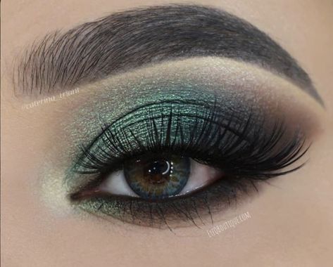 Slytherin Eye Makeup, Smokey Eye Makeup Green, Blue Green Eyeshadow, Maquillage Harry Potter, Medusa Nails, Makeup Verde, Green Eyeshadow Look, Ball Makeup, 8x10 Area Rug