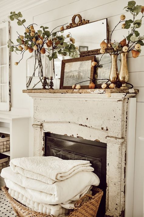 Eclectic Antique Fall Pear Mantel - Liz Marie Blog Decoration Shabby, Old Fireplace, Faux Fireplace, Shabby Chic Farmhouse, Chic Interior, Farmhouse Fall, Decoration Inspiration, Cool Ideas, Fall Decorating