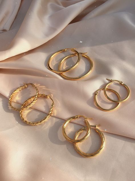 Cute Golden Jewelry, Gold Jewelry Hoop Earrings, Jewelry Inspo Gold Earrings, Staple Gold Jewelry, Dainty Gold Jewellery, Golden Earing Jewelry, Accserios Aesthetic, Gold Jewelry Aesthetic Earrings, Gold Accessories Aesthetic