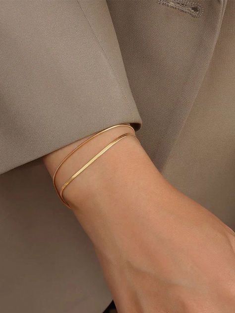 1pc Women's Minimalist Fashionable Stainless Steel Chain BraceletI discovered amazing products on SHEIN.com, come check them out! Herringbone Bracelet, Layered Bracelet, 18k Gold Bracelet, Herringbone Chain, Gold Armband, Snake Chain Bracelets, Snake Bracelet, Snake Design, Simple Bracelets