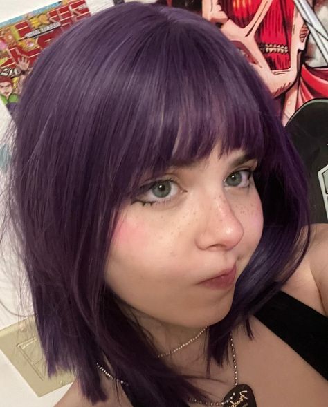 Short Brown Hair Purple Highlights, Cool Purple Hair Dye Ideas, Really Dark Purple Hair, Navy Purple Hair, Dark Purple Hair With Bangs, Short Hair Purple Highlights, Purple And Pink Hair Color Ideas, Dark Purple Hair Short, Purple Hair Outfit What To Wear With