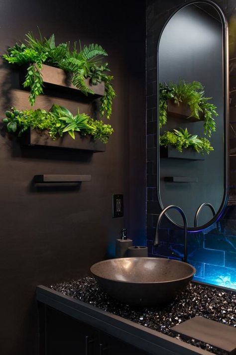 25 Luxurious Tropical Bathroom Design Ideas with Plants Jungle Bathroom, Restaurant Bathroom, Lights Bathroom, Tropical Bathroom, Dark Bathrooms, Aesthetic Garden, Aesthetic Bathroom, Bad Inspiration, Bathroom Paint Colors