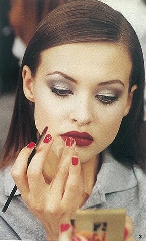 Magdalena Wrobel backstage 90s 90s Models Makeup, 1990s Makeup, 90s Beauty, Natural Beauty Face, 90s Makeup Look, Maquillage On Fleek, 90s Glam, 90s Makeup, Beauty Routine Tips