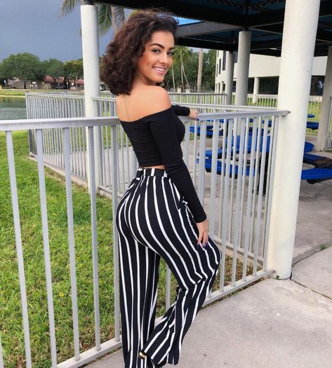 Malu trevejo Malu Trevejo Outfits, Malu Trevejo, Avatar 3d, Pinterest Outfits, Pinterest Fashion, Striped Pants, Spring Summer Outfits, Outfits Casuales, Classy Outfits