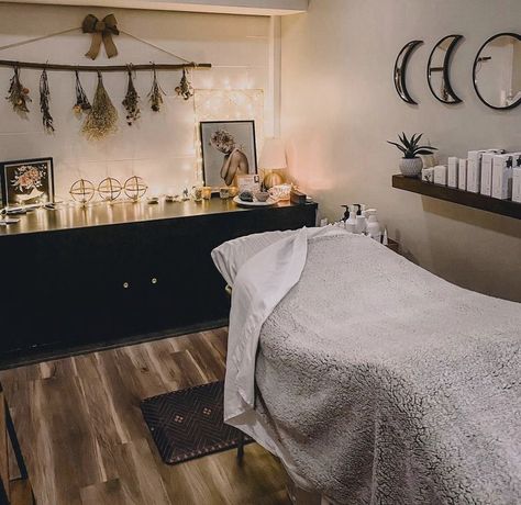 Facial Room Design, Solo Esthetician Room, Esthetician Studio, Aesthetic Esthetician, Solo Esthetician, Spa Room Ideas, Massage Room Design, Massage Room Decor, Facial Room