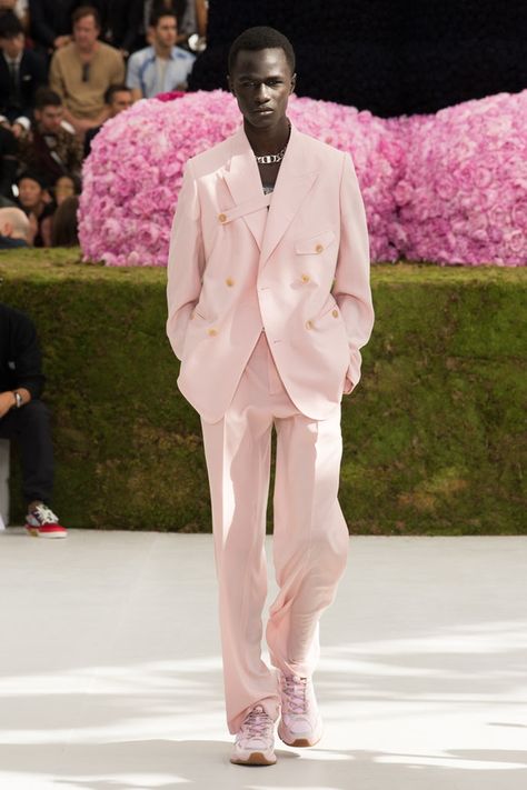 Dior Homme | Menswear - Spring 2019 Groomsmen Tuxedos, Prom Suits For Men, Dior Men, Man Blazer, Men Dior, Stylish Mens Fashion, Moda Paris, Prom Suits, Male Fashion Trends