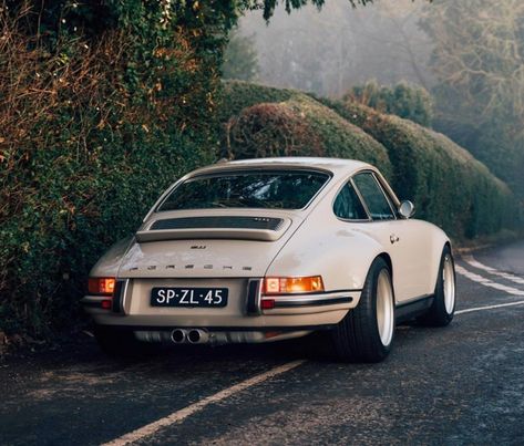 1990 Porsche, Singer Porsche, Singer Vehicle Design, Porsche Classic, Vintage Porsche, Classy Cars, Classic Porsche, Porsche Cars, Pretty Cars