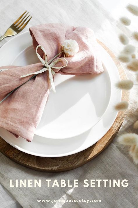 Linen Table Settings, Light Pink Wedding, Pink Napkins, French Table, Table Scape, Modern French, Wedding Linens, Diy Home Decor Easy, Linen Napkins