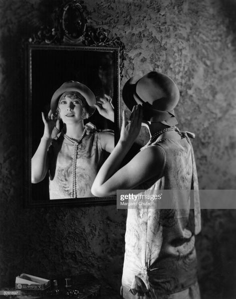 circa 1931: Esther Ralston (1902 - 1994) the American feature player with Paramount Pictures is standing in front of a mirror adjusting her hat to fit snugly to her head. (Photo by Margaret Chute/Getty Images) Esther Ralston, Female Movie Stars, Reflection Pictures, Sound Picture, Silent Film Stars, Paramount Pictures, Hollywood Fashion, Old Hollywood Glamour, Silent Film