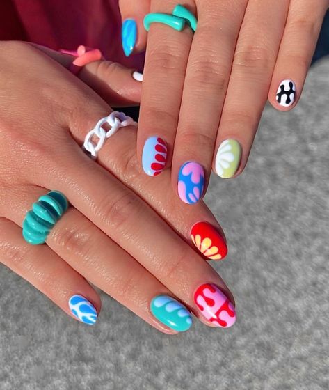 Cute Summer Nail Designs 2022070102 - 70 Cute Summer Nail Designs to Inspire You Nails Today, Colorful Nail, Summery Nails, Vibrant Nails, Cute Gel Nails, Round Nails, Short Acrylic Nails Designs, Festival Nails, Short Nail Designs