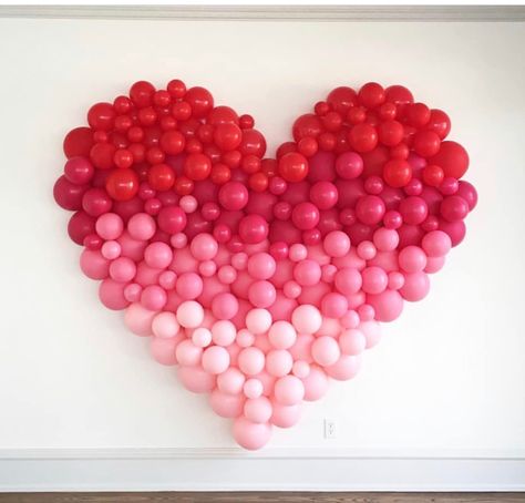 Valentines Party Decorations, Valentines Balloons Decorations, Baby Food Jar Crafts, Heart Stuff, Valentines Party Decor, Diy Valentine's Day Decorations, Valentines Balloons, Diy Jar Crafts, Valentine Photo