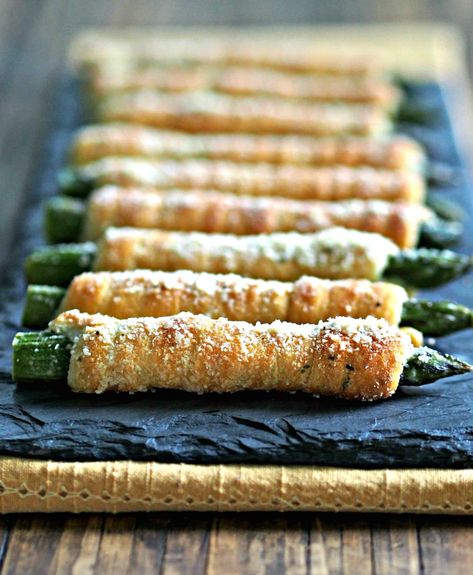 Easy Crescent Roll Appetizers, Crescent Rolls Recipes, Boursin Appetizers, Roll Appetizers, Pillsbury Crescent Recipes, Type Of Pizza, Asparagus Appetizer, Crescent Roll Appetizers, Easy Crescent Rolls