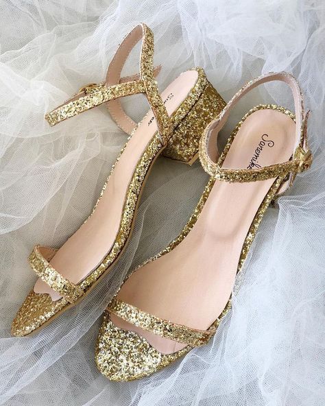 21 Wedding Shoes Low Heel Ideas + FAQs :heart: wedding shoes low heel sandals gold sequins sanemiko #weddingforward #wedding #bride Blush Bridal Shoes, Heel Ideas, Comfortable Wedding Heels, Gold Bridal Shoes, Silver Low Heels, Gold Dress Shoes, Low Heel Dress Shoes, Flat Sandals Wedding, Wedding Shoes Bridesmaid