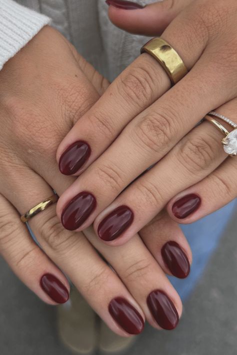 16 Thanksgiving Nail Ideas to Celebrate Turkey Day - Mozie Thanksgiving Nails Short Natural, Thanksgiving Nails Fall Gel, Thanksgiving Nail Colors Dip, Thanksgiving And Christmas Nails, Thanksgiving Color Nails, Thanksgiving Dip Nails, Thanksgiving Nails Simple, Thanksgiving Nail Colors, Fall Nails Thanksgiving