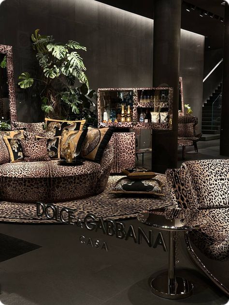 Cheetah Interior Design, Cheetah Print Interior Design, Cheetah Living Room, 80s Lifestyle, Cheetah Print Rooms, Leopard Print Furniture, Versace Interior, House Claims, French Armchair