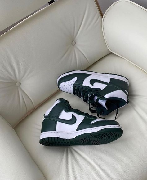 Jordan 1 Mid Green, Jordan 1 Green, Green Jordans, Sick Clothes, Air Jordan 1 Outfit, Jordan Shoes Girls, Green Sneakers, Cute Nikes, Everyday Shoes