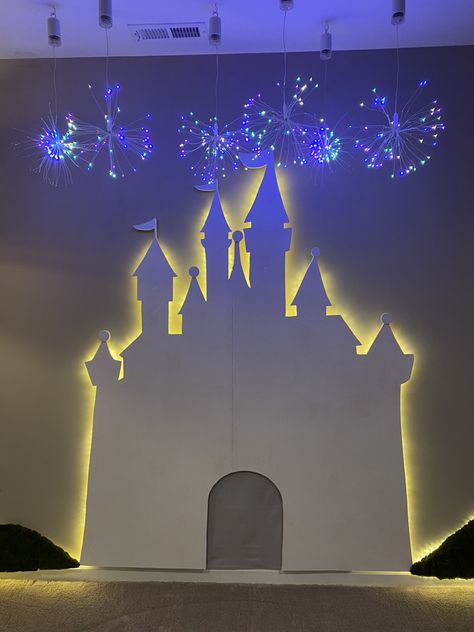 Disney Theme Stage Decoration, Cardboard Disney Castle Diy, Cinderella Castle Backdrop, Disney Castle Theme Party, Disney Themed Backdrop, Disney Castle Cardboard Cutout, Disney Themed Float Ideas, Disney School Party, Disney Movie Decorations