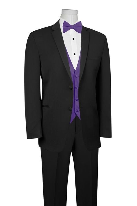 Black And Purple Tuxedo Wedding, Black And Purple Prom Suit, Purple Prom Tux, Purple Tuxedo For Prom, Purple Chambelan Outfits, Purple And White Suit, Lilac Chambelanes Outfits, Prom Tuxedo Ideas Couple, Chambelanes Outfits Quinceanera Purple