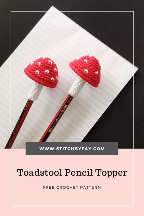 These whimsical pencil toppers are really quick to make and use only a small amount of yarn - perfect for a quick back to school project or last minute gift. Make them for all your friends! Crochet Pencil Toppers, Pencil Crochet Pattern, Crochet Minis, Pencil Crochet, Angry Kitten, Crochet Mushrooms, Crochet Pencil, Finger Puppet Patterns, Pen Toppers