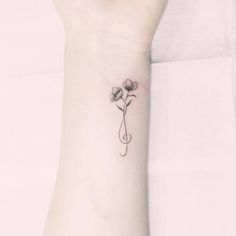 Tattoo Designs Music, Clef Tattoo, Treble Clef Tattoo, Tattoo On The Wrist, Lotus Flower Tattoo Design, Tattoo Music, Club Tattoo, Music Flower, Moon Tattoo Designs