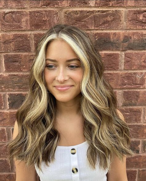 Colored Money Piece, Colored Money Piece Hair, Money Piece Hair Ideas, Money Piece Hair, Bombshell Hair, Money Piece, Brown Hair With Blonde Highlights, Brown Hair Balayage, Blonde Hair Inspiration