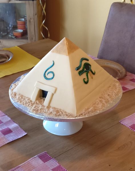 Pyramid Cake Egyptian, Ancient Egypt Birthday Cake, Egypt Cake Ideas, Egyptian Birthday Cake, Egyptian Cake Ideas, Ancient Egypt Birthday Party, Egypt Cake, Egyptian Cake, Pyramid Cake