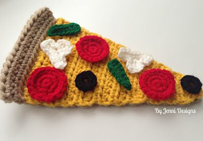 Free Crochet Pattern: Pizza Slice & Toppings Stuff Toys, Crochet Mushroom, Pola Amigurumi, Amigurumi Animals, Food Patterns, Crochet Food, Toy Pattern, Pizza Slice, Crochet Stuff