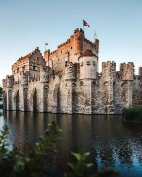 Solve Gravensteen Castle - Belgium jigsaw puzzle online with 63 pieces Gent Belgium, Old Castle, Dark Castle, Ghent Belgium, Medieval Fortress, Castle Mansion, Scenic Travel, European Castles, Castle Tower