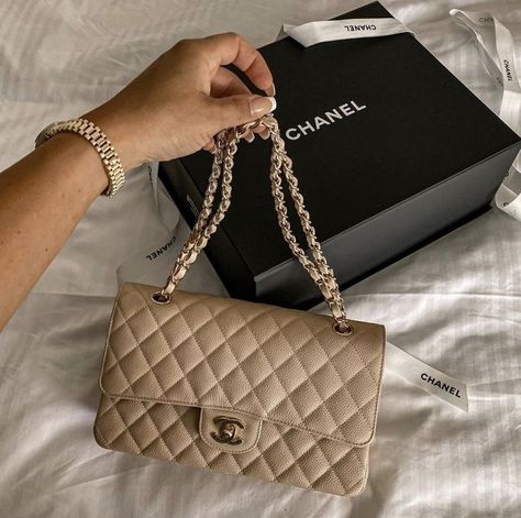 Beige Chanel Bag, Wallpaper Airplane, Chanel Classic Flap Bag, Luxury Bags Collection, Stylish Iphone Cases, Classic Flap Bag, Cute Handbags, Luxury Purses, Bags Aesthetic